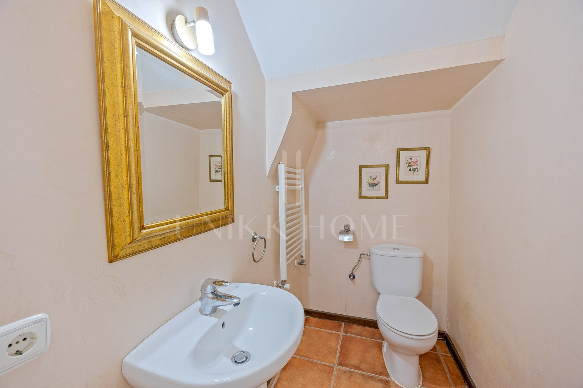 Semi-Detached Corner House with 4 bedrooms and Spacious Garden in Sotogrande Costa