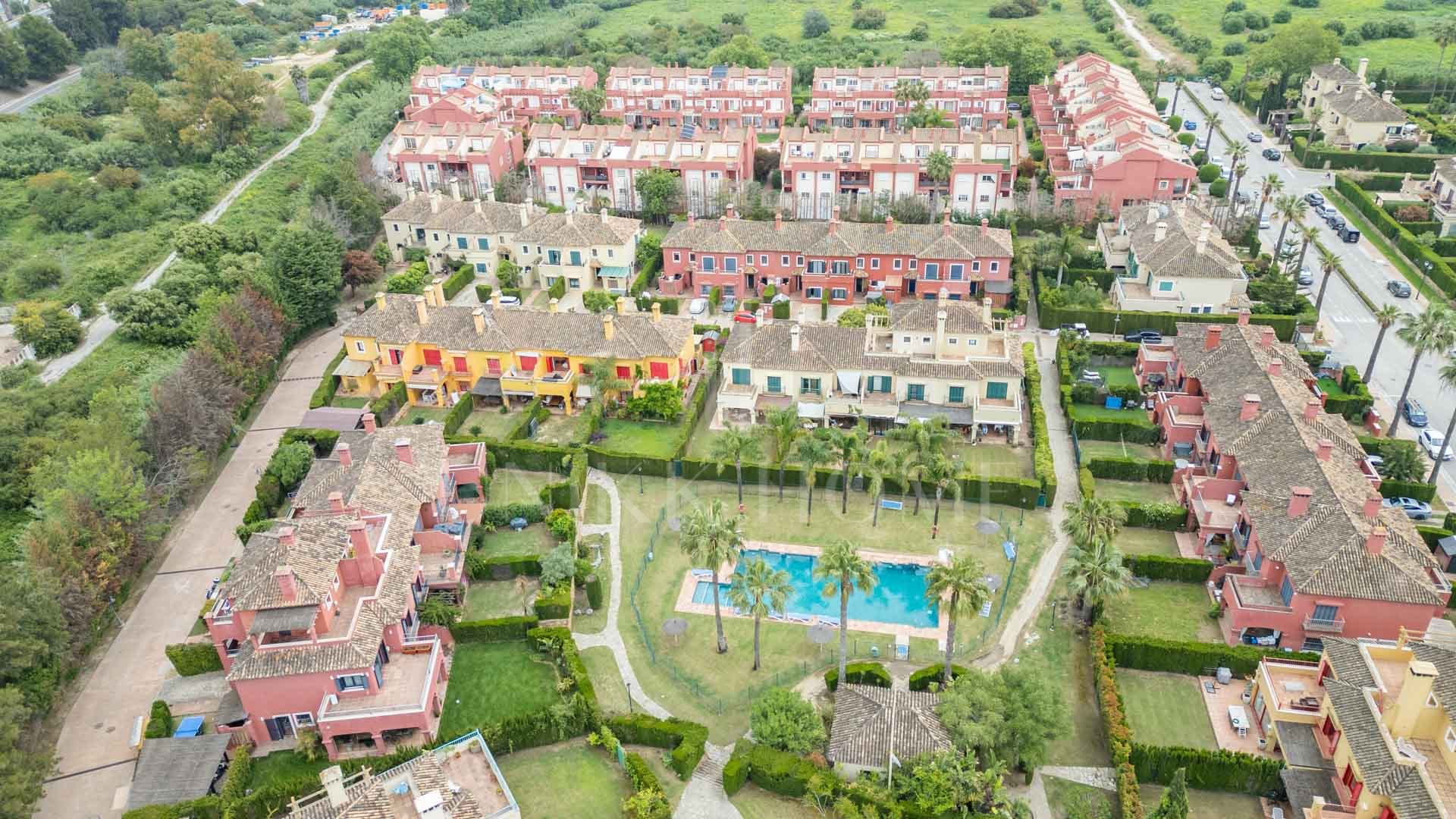 Semi-Detached Corner House with 4 bedrooms and Spacious Garden in Sotogrande Costa