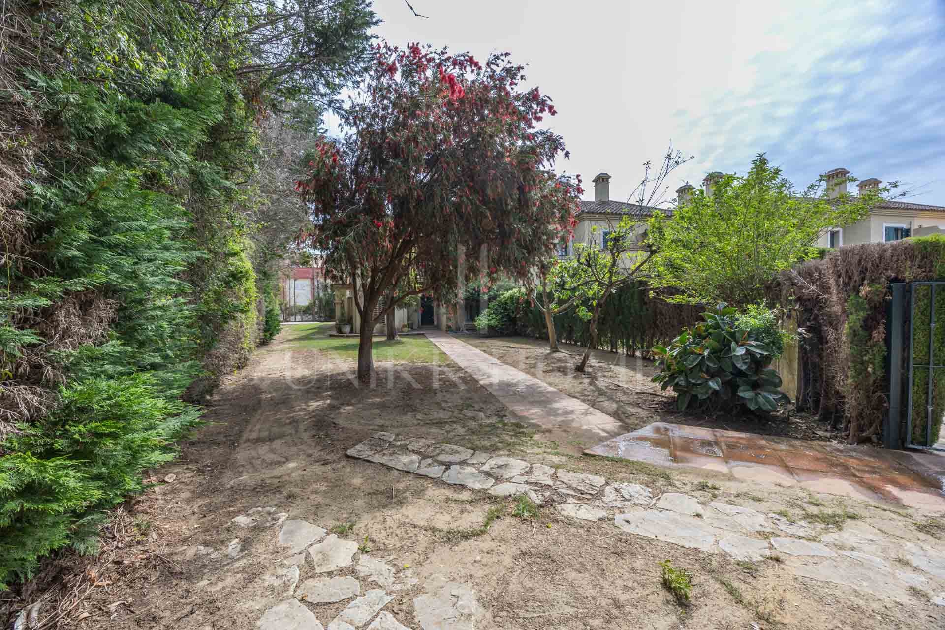 Semi-Detached Corner House with 4 bedrooms and Spacious Garden in Sotogrande Costa