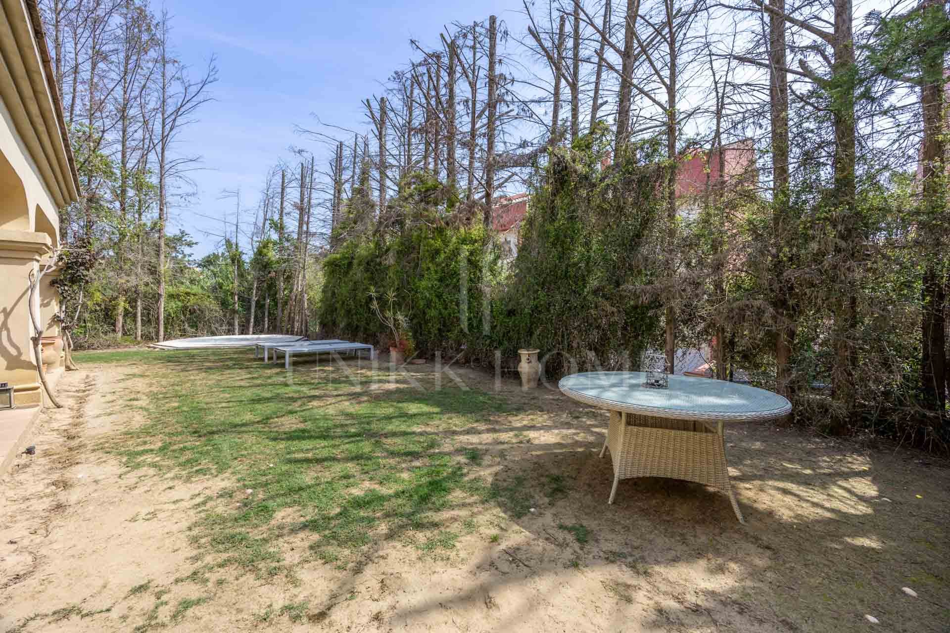 Semi-Detached Corner House with 4 bedrooms and Spacious Garden in Sotogrande Costa