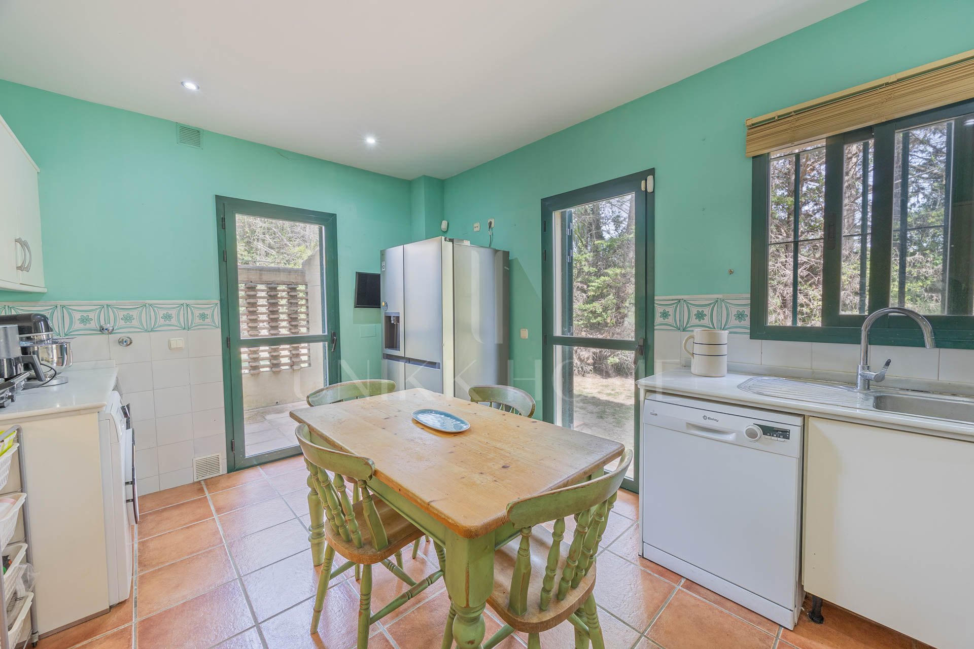 Semi-Detached Corner House with 4 bedrooms and Spacious Garden in Sotogrande Costa
