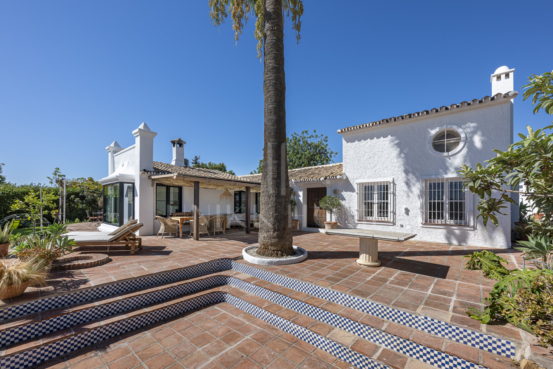 Charming Villa with Panoramic Views in Guadalmina Alta