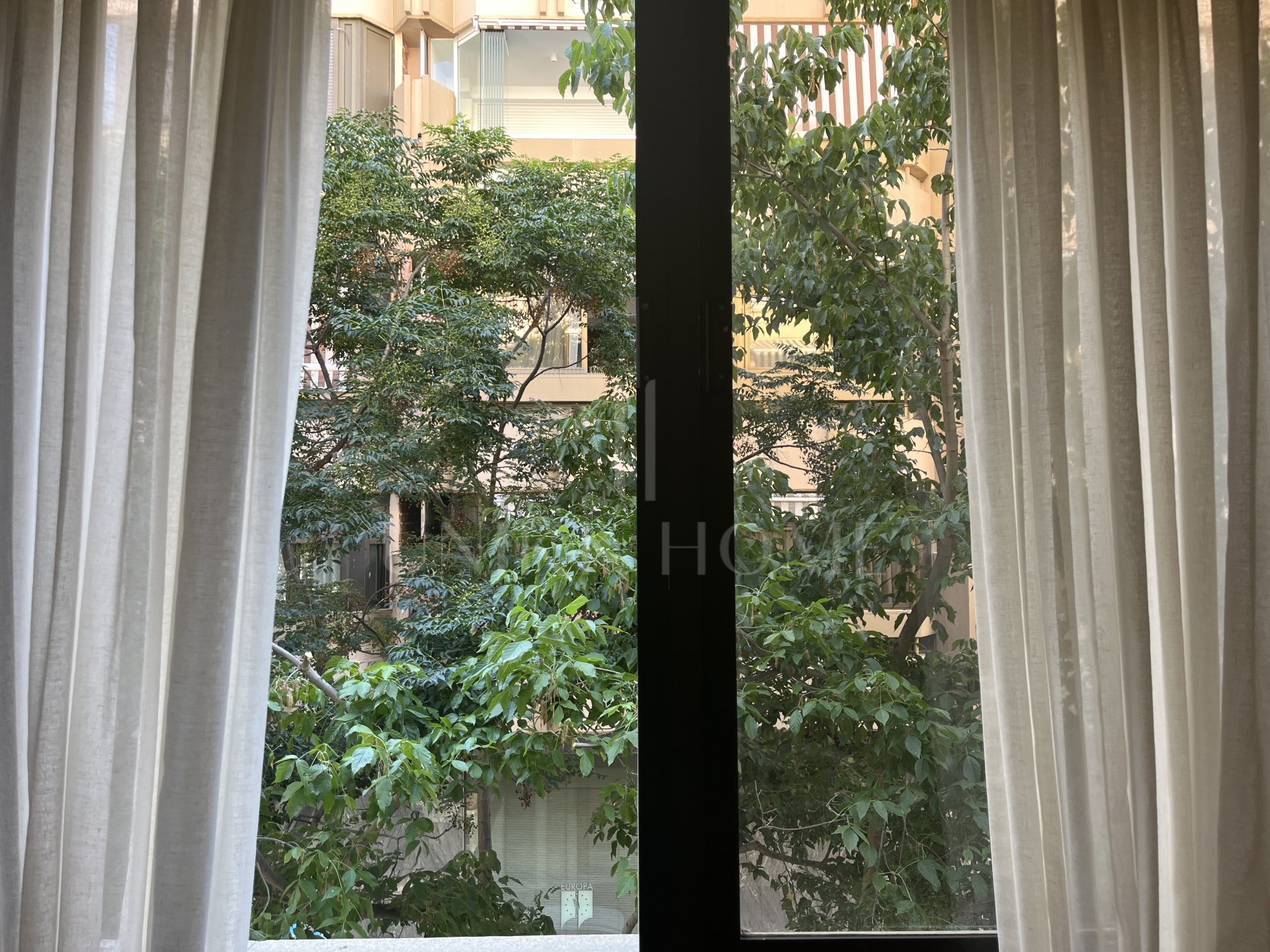 Bright and functional office of 42 m2 in strategic location of Marbella