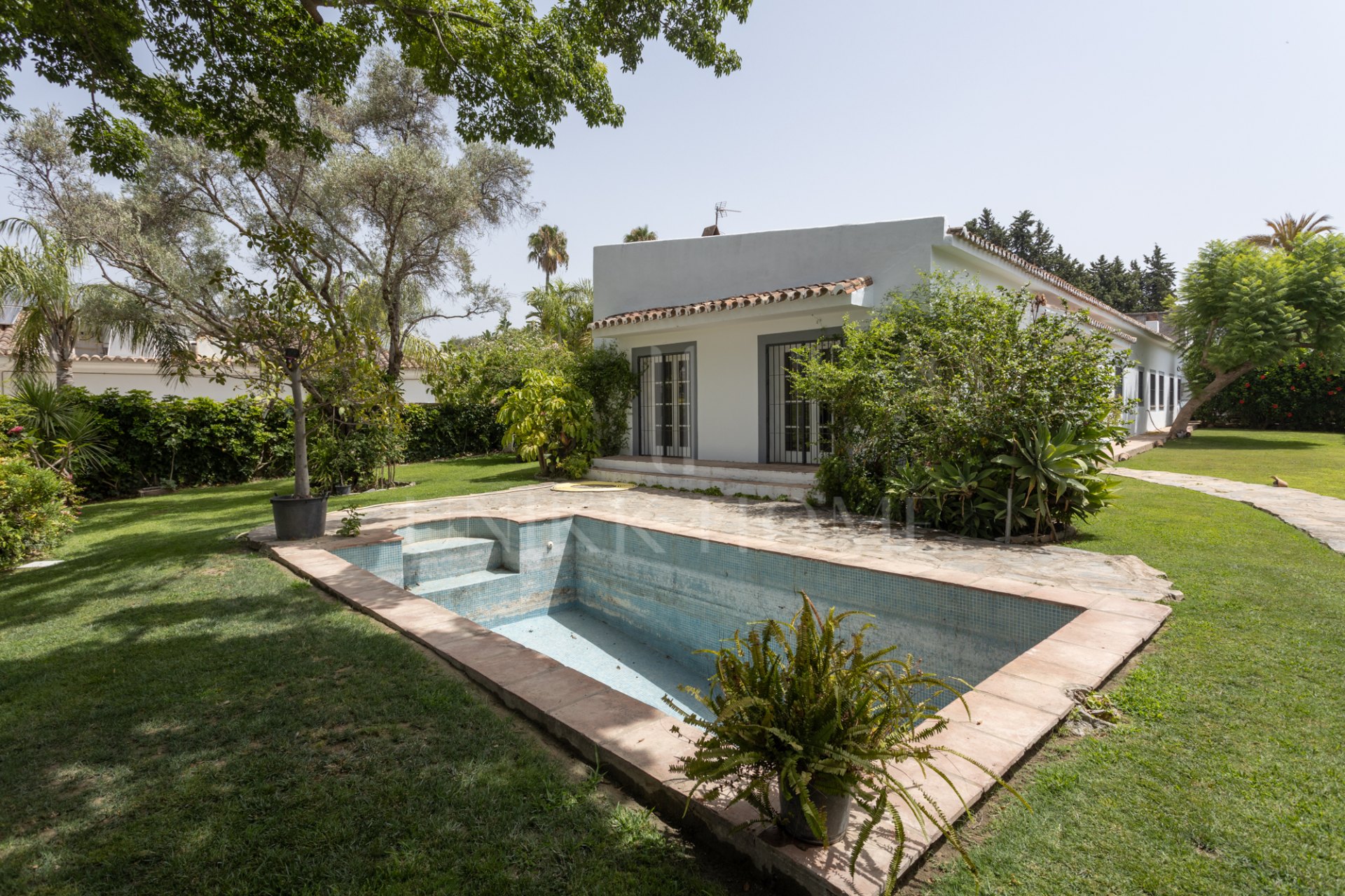 Charming country house with pool, complete privacy and easy access to San Pedro