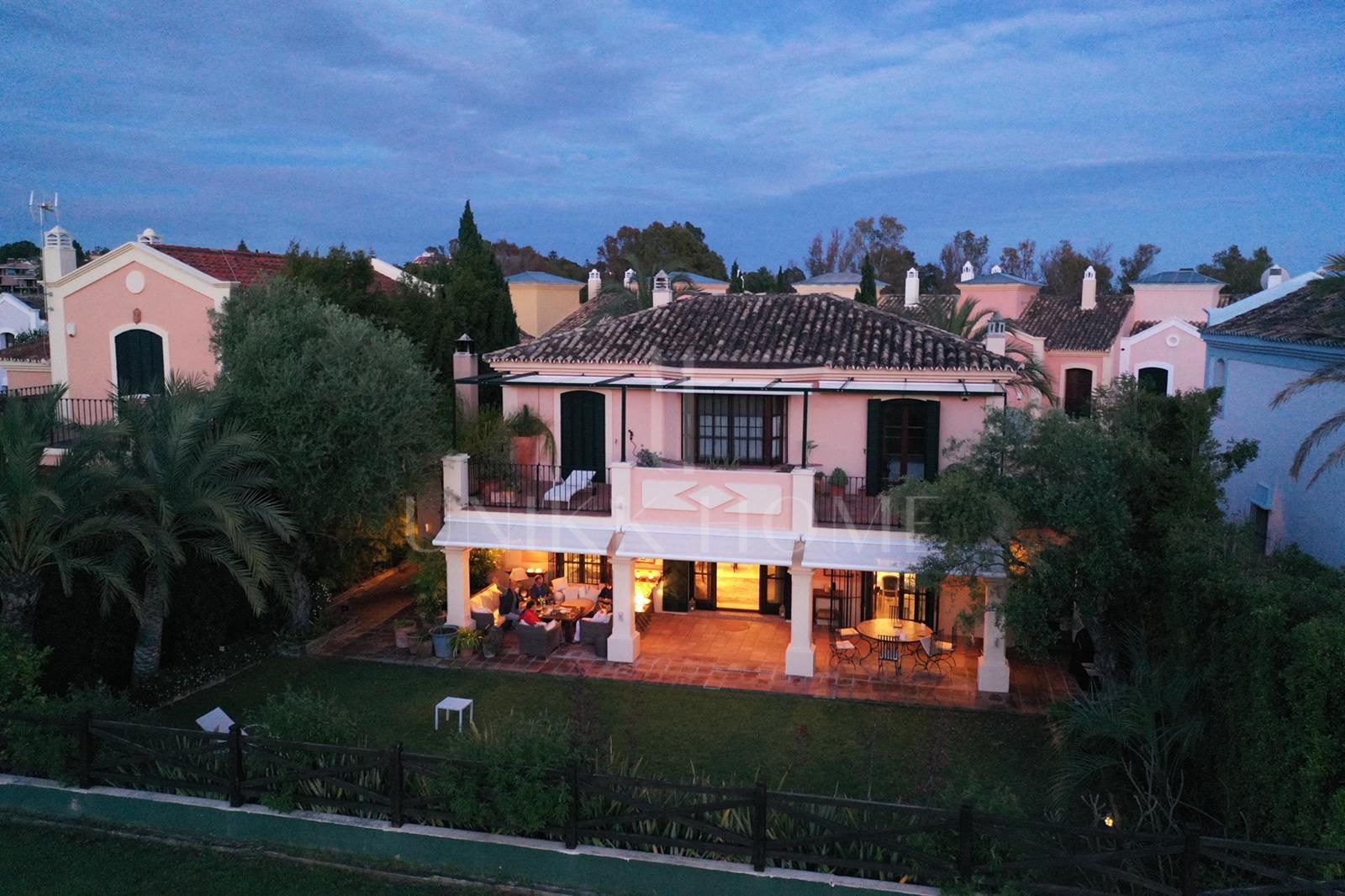 Villa with private pool on the golf course front line – Isla de Guadalmina, Guadalmina Alta