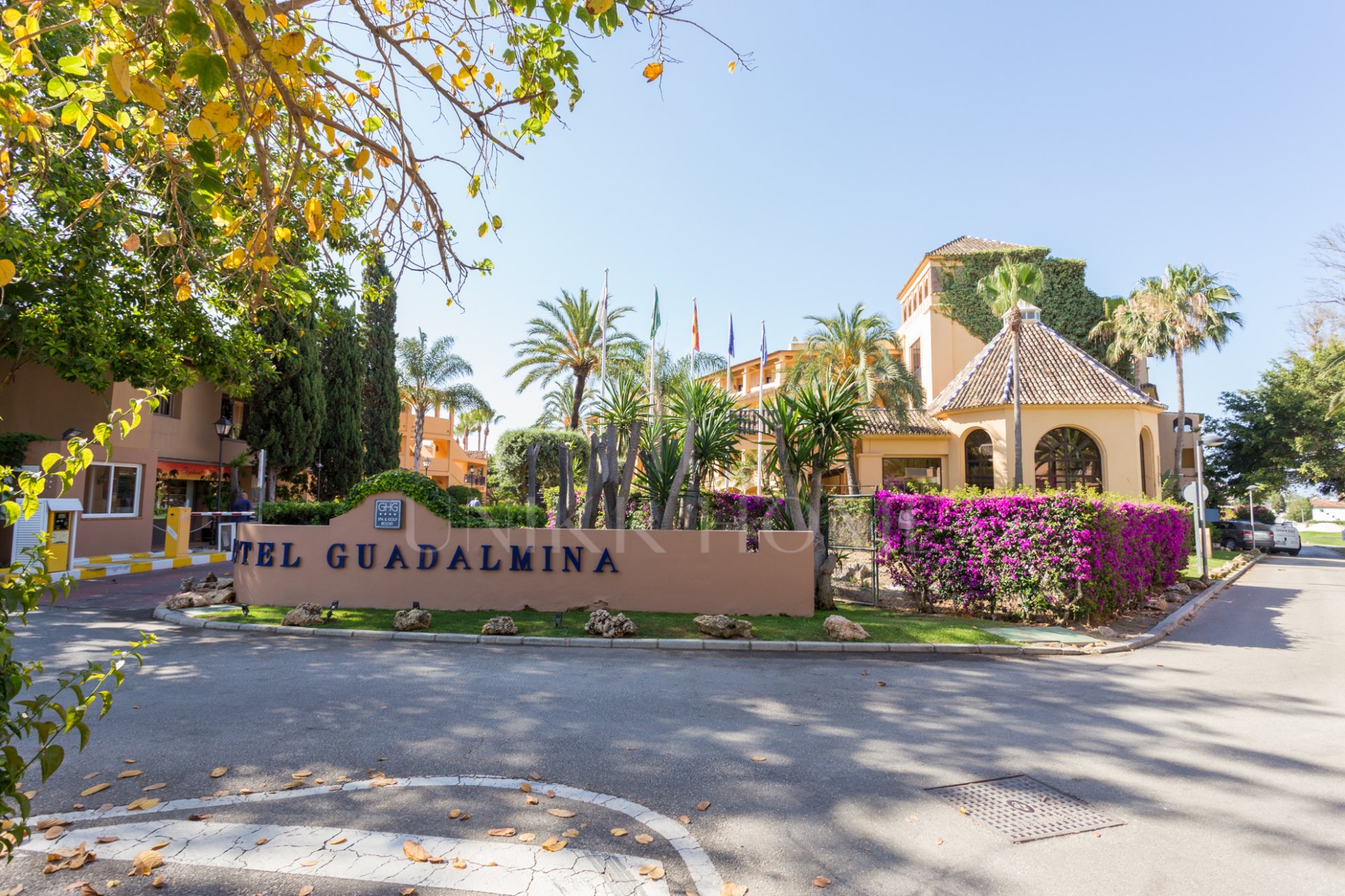 Villa with private pool on the golf course front line – Isla de Guadalmina, Guadalmina Alta