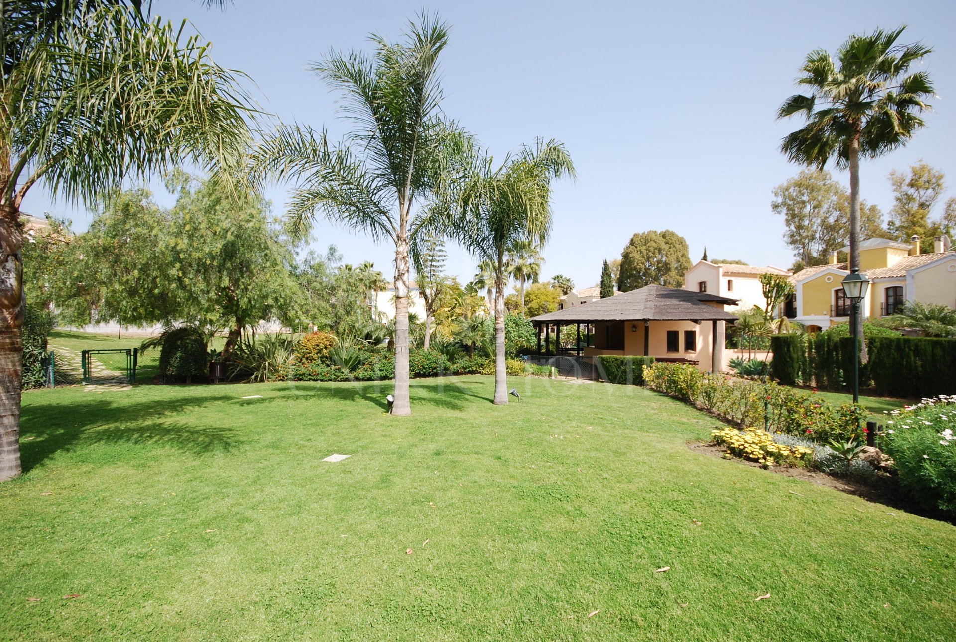 Villa with private pool on the golf course front line – Isla de Guadalmina, Guadalmina Alta