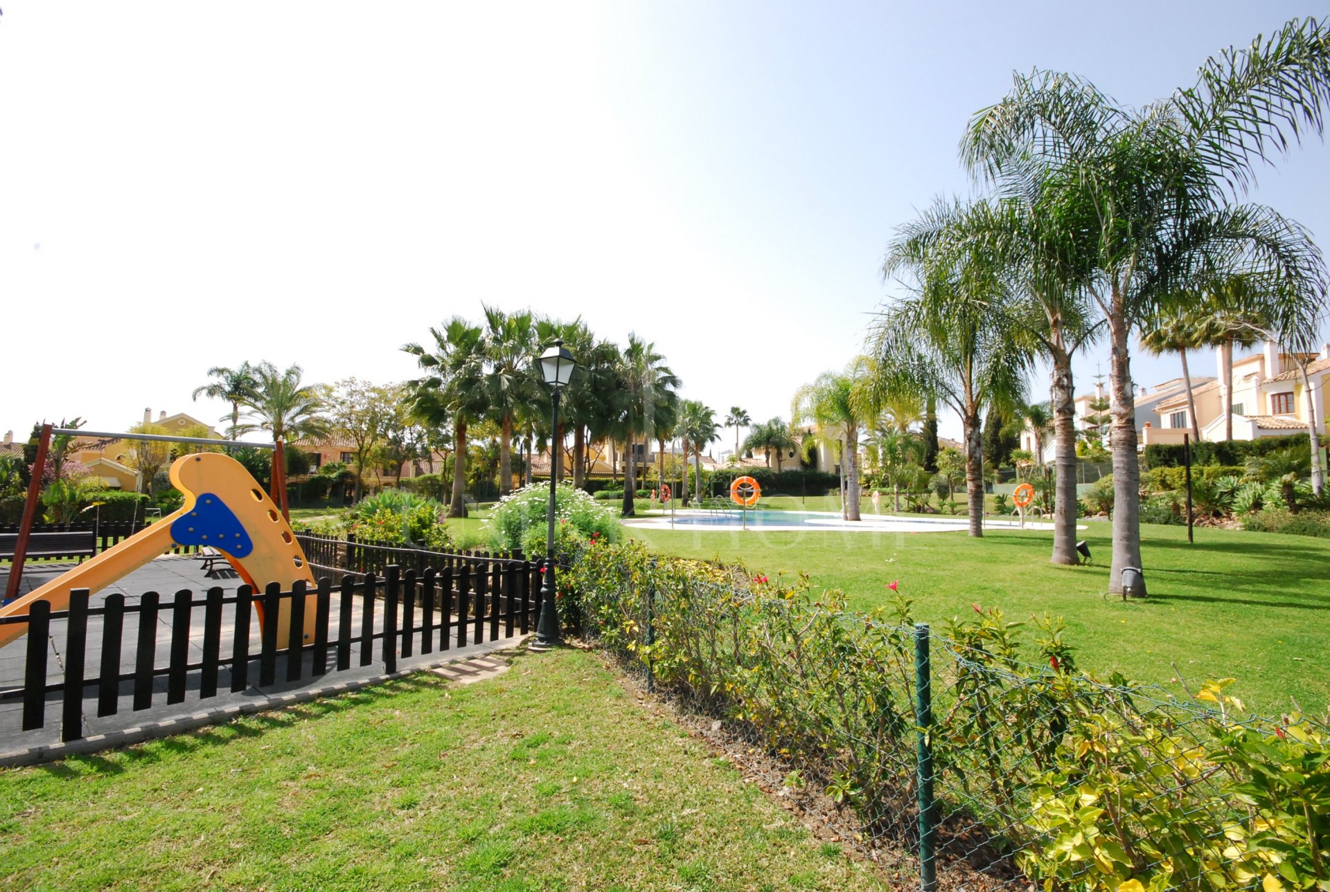 Villa with private pool on the golf course front line – Isla de Guadalmina, Guadalmina Alta
