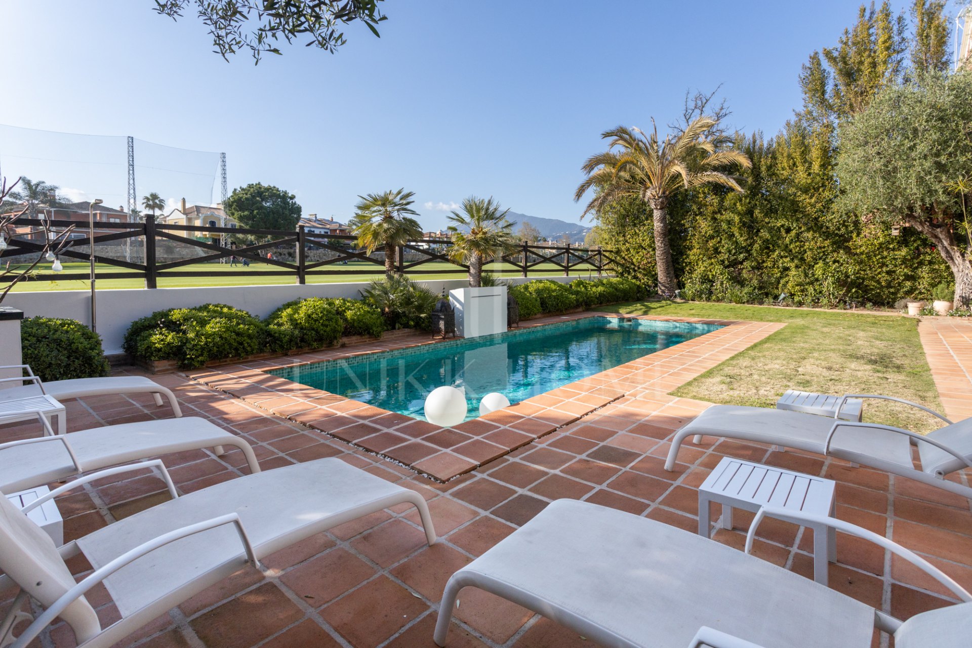 Villa with private pool on the golf course front line – Isla de Guadalmina, Guadalmina Alta