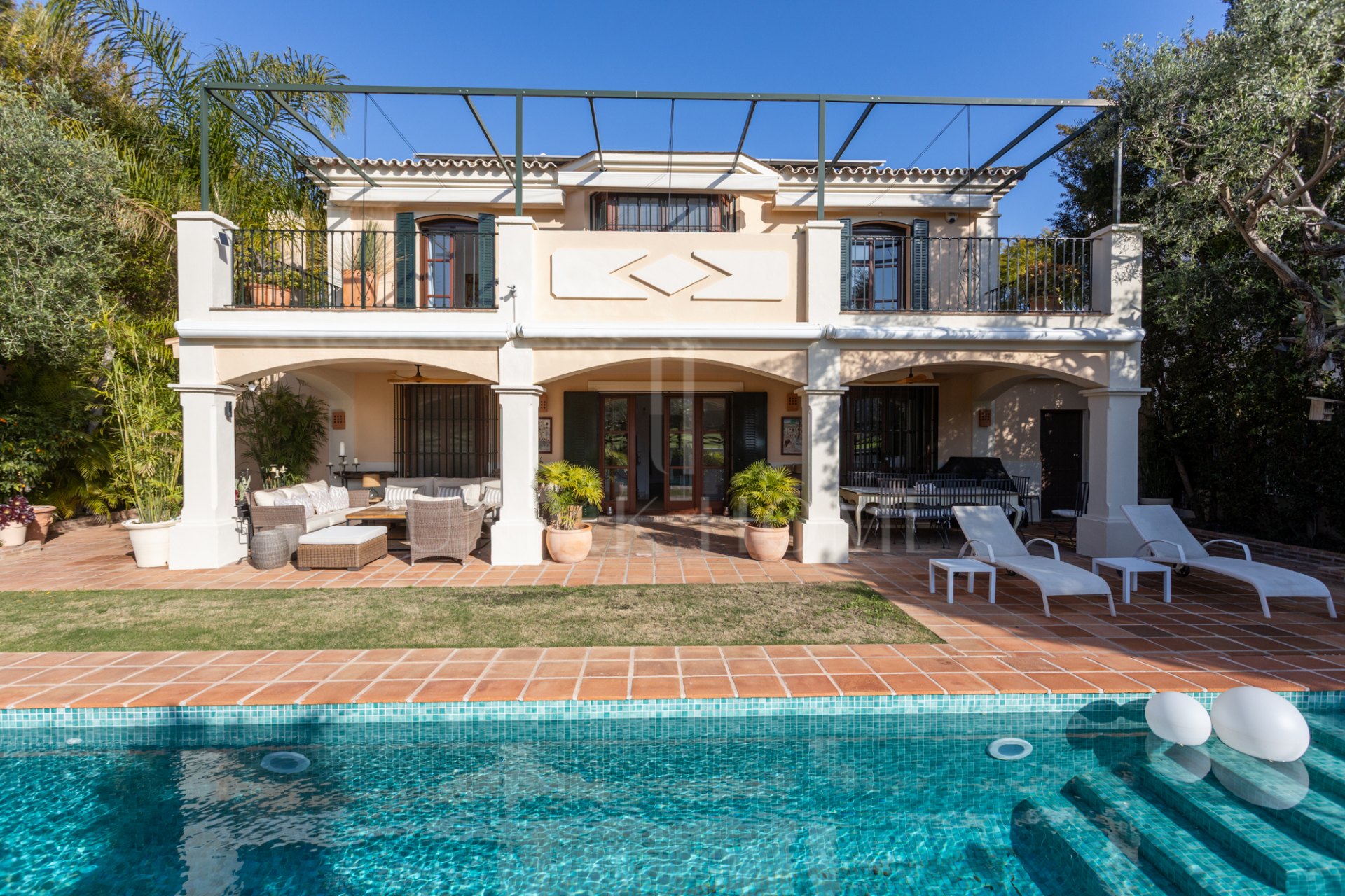 Villa with private pool on the golf course front line – Isla de Guadalmina, Guadalmina Alta