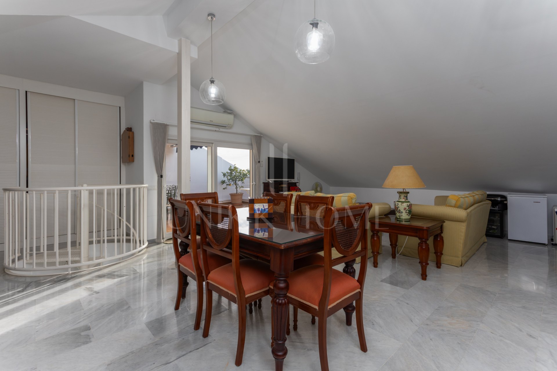 Ático Dúplex Exclusivo en el Corazón del Bulevar de San Pedro Alcántara