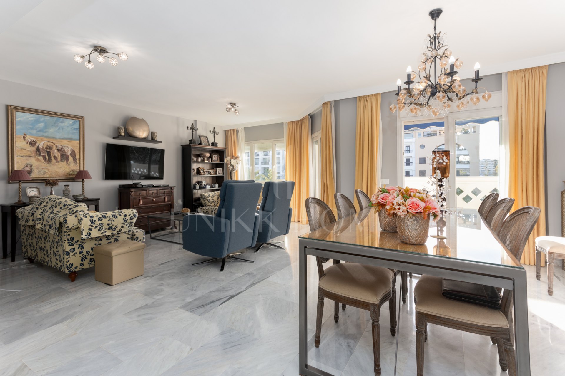 Ático Dúplex Exclusivo en el Corazón del Bulevar de San Pedro Alcántara