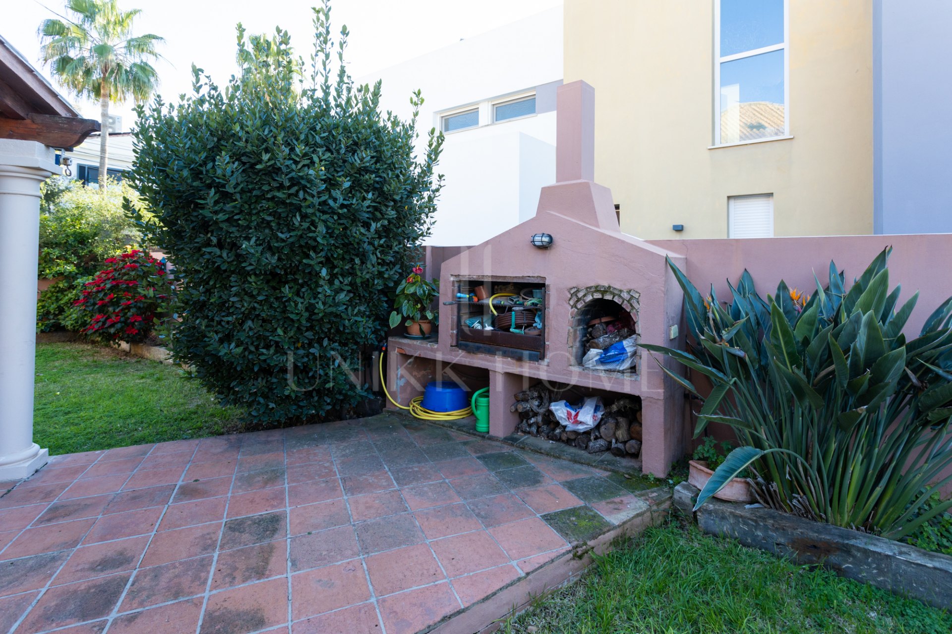 Villa for Sale in Las Petunias, San Pedro de Alcántara – Excellent Investment Opportunity