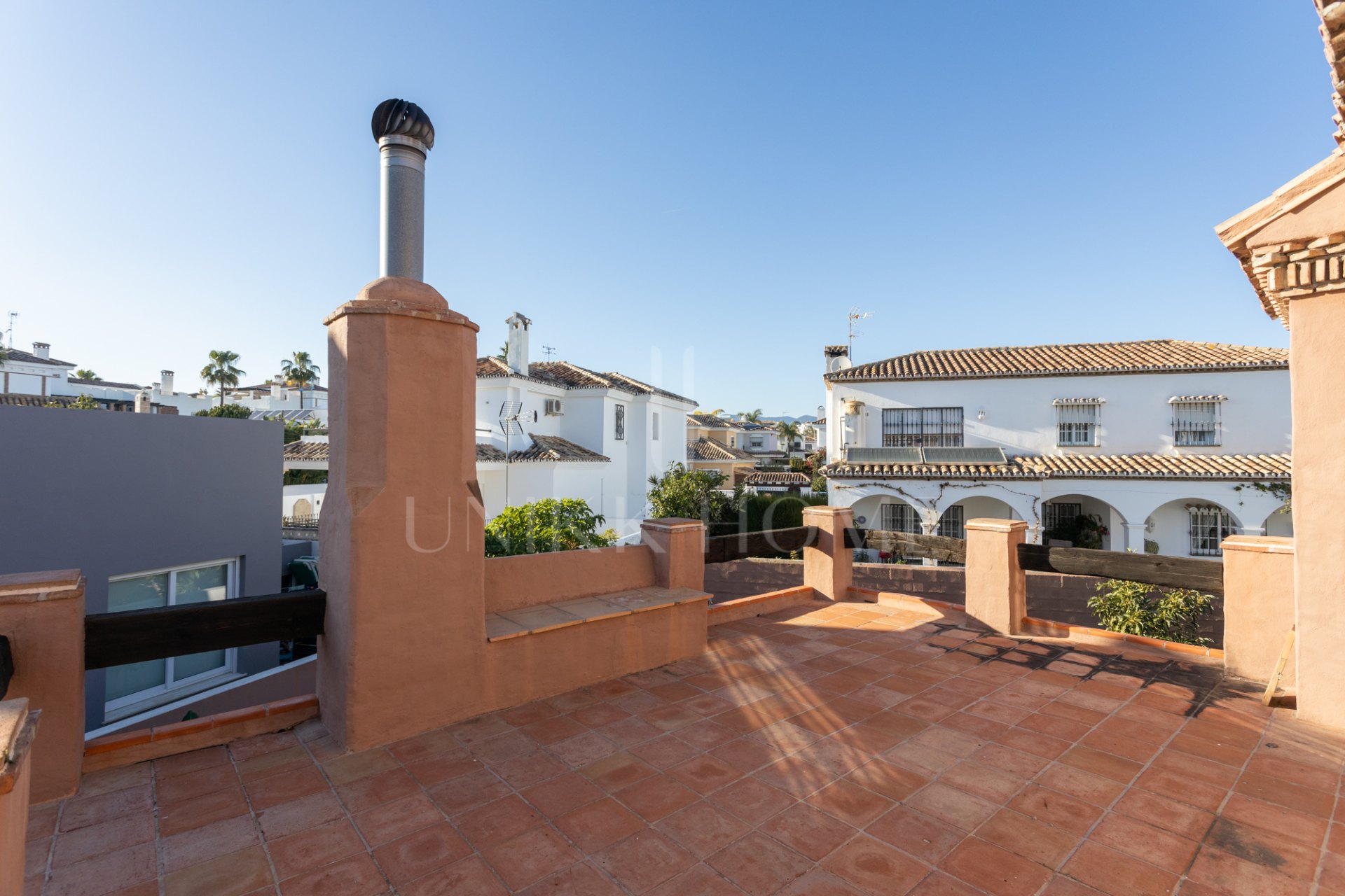 Villa for Sale in Las Petunias, San Pedro de Alcántara – Excellent Investment Opportunity