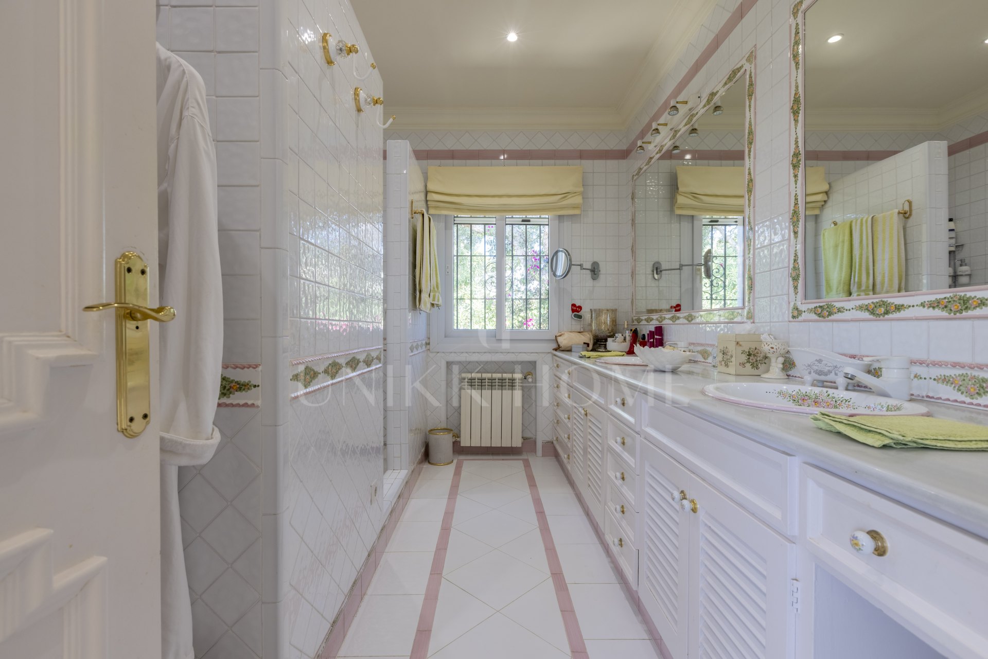 EXCLUSIVE ANDALUCIAN-STYLE VILLA ON TWO INDEPENDENT PLOTS STEPS FROM THE REAL CLUB VALDERRAMA-SOTOGRANDE ALTO