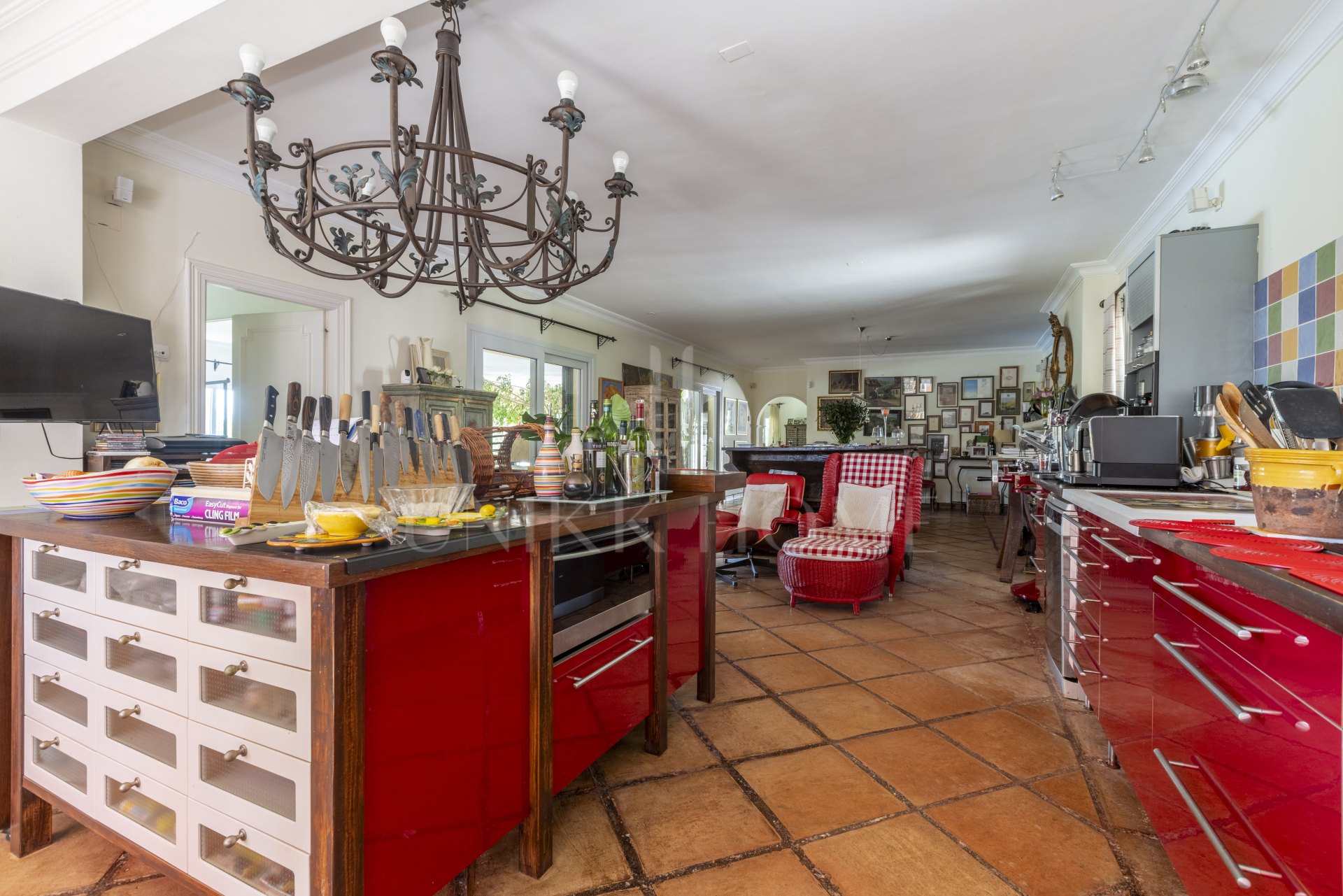 EXCLUSIVE ANDALUCIAN-STYLE VILLA ON TWO INDEPENDENT PLOTS STEPS FROM THE REAL CLUB VALDERRAMA-SOTOGRANDE ALTO