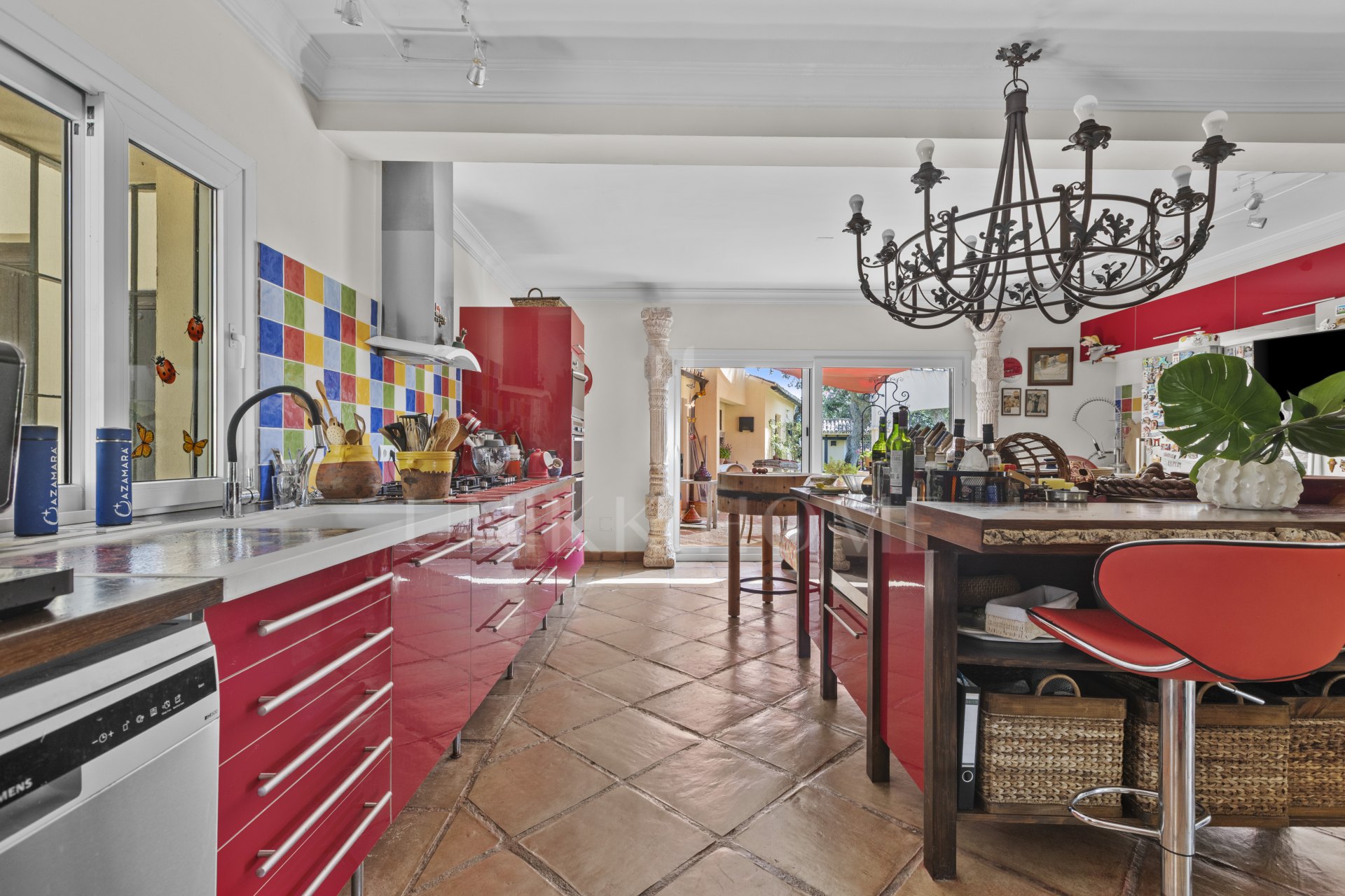 EXCLUSIVE ANDALUCIAN-STYLE VILLA ON TWO INDEPENDENT PLOTS STEPS FROM THE REAL CLUB VALDERRAMA-SOTOGRANDE ALTO