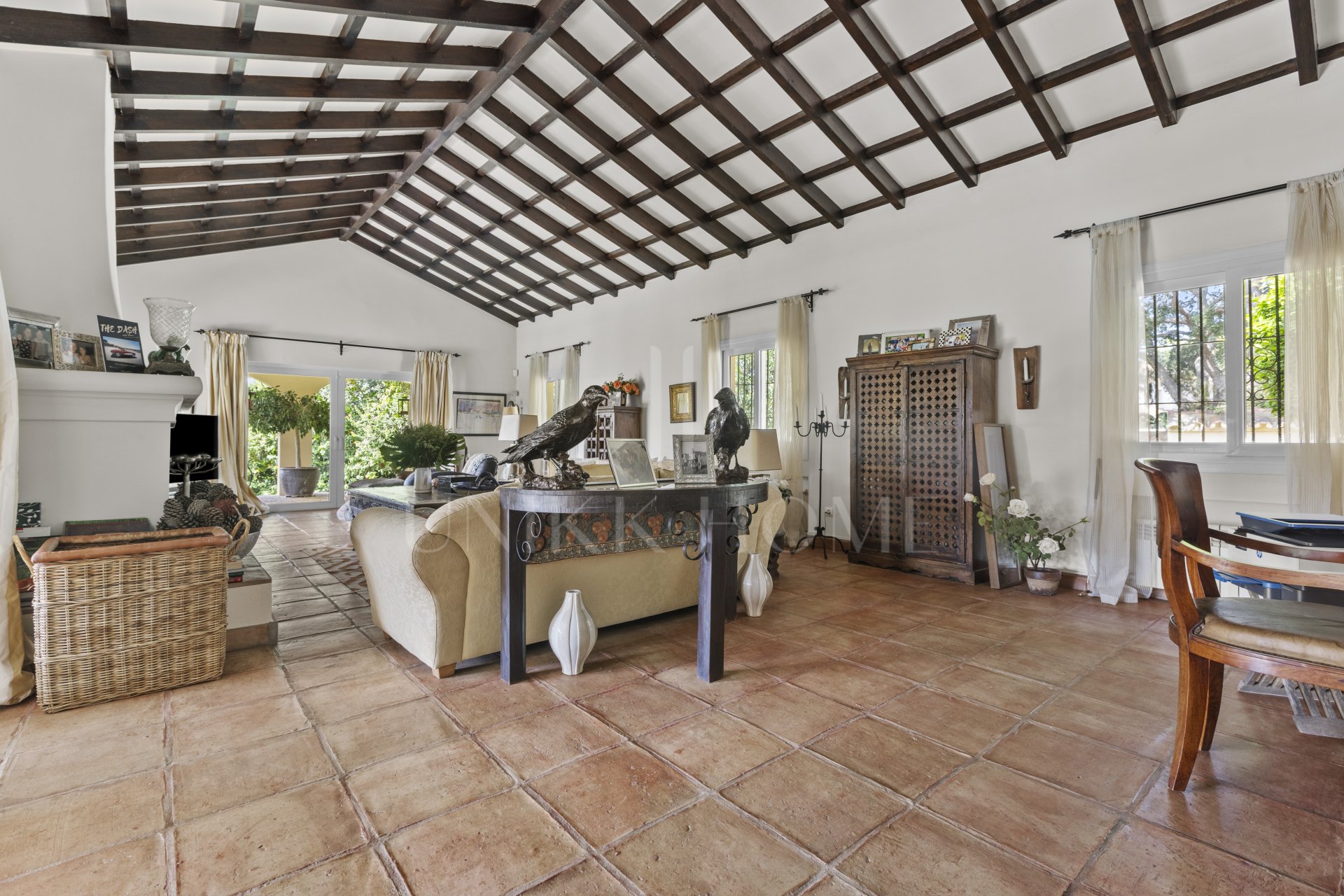 EXCLUSIVE ANDALUCIAN-STYLE VILLA ON TWO INDEPENDENT PLOTS STEPS FROM THE REAL CLUB VALDERRAMA-SOTOGRANDE ALTO