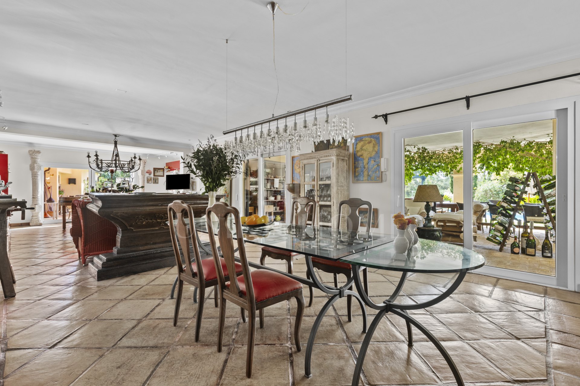 EXCLUSIVE ANDALUCIAN-STYLE VILLA ON TWO INDEPENDENT PLOTS STEPS FROM THE REAL CLUB VALDERRAMA-SOTOGRANDE ALTO