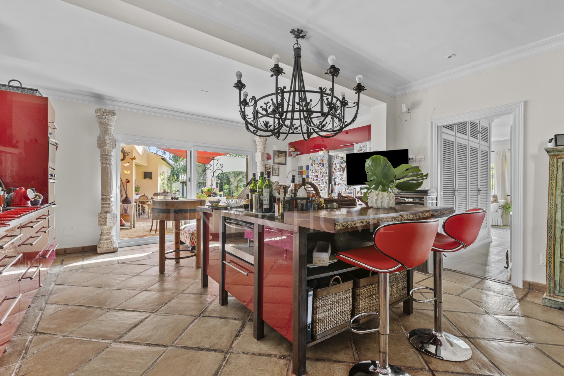 EXCLUSIVE ANDALUCIAN-STYLE VILLA ON TWO INDEPENDENT PLOTS STEPS FROM THE REAL CLUB VALDERRAMA-SOTOGRANDE ALTO