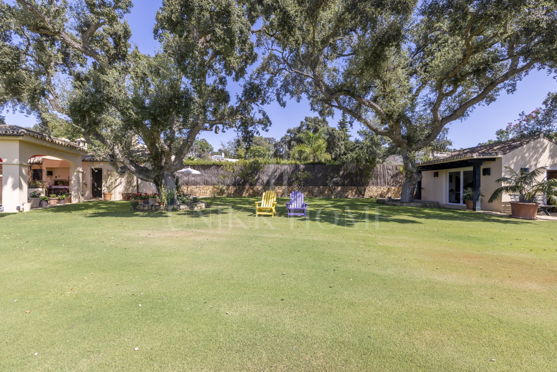 EXCLUSIVE ANDALUCIAN-STYLE VILLA ON TWO INDEPENDENT PLOTS STEPS FROM THE REAL CLUB VALDERRAMA-SOTOGRANDE ALTO
