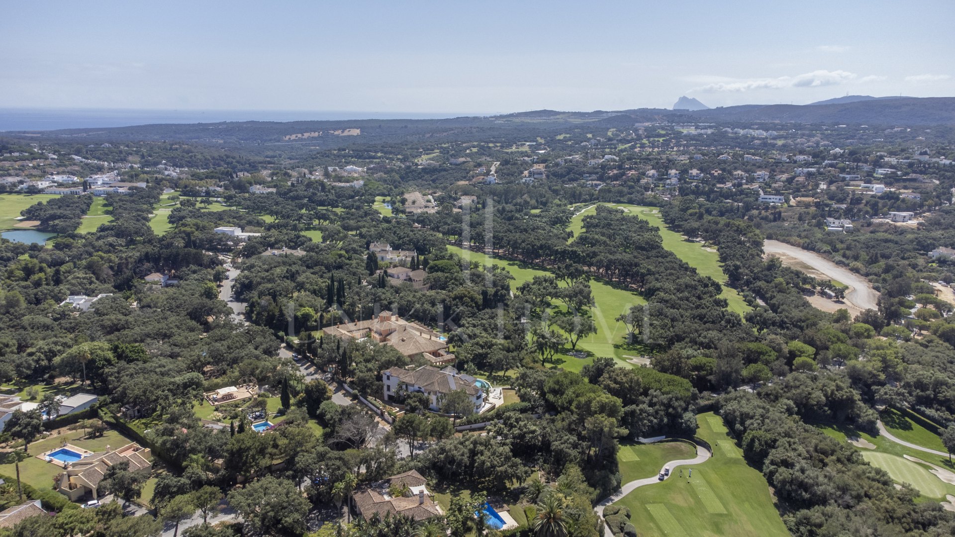 EXCLUSIVE ANDALUCIAN-STYLE VILLA ON TWO INDEPENDENT PLOTS STEPS FROM THE REAL CLUB VALDERRAMA-SOTOGRANDE ALTO