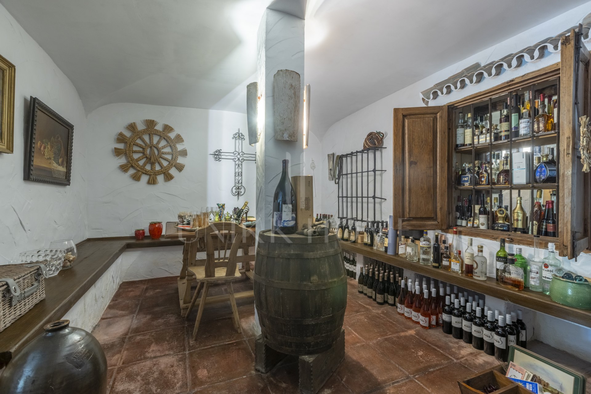 EXCLUSIVE ANDALUCIAN-STYLE VILLA ON TWO INDEPENDENT PLOTS STEPS FROM THE REAL CLUB VALDERRAMA-SOTOGRANDE ALTO