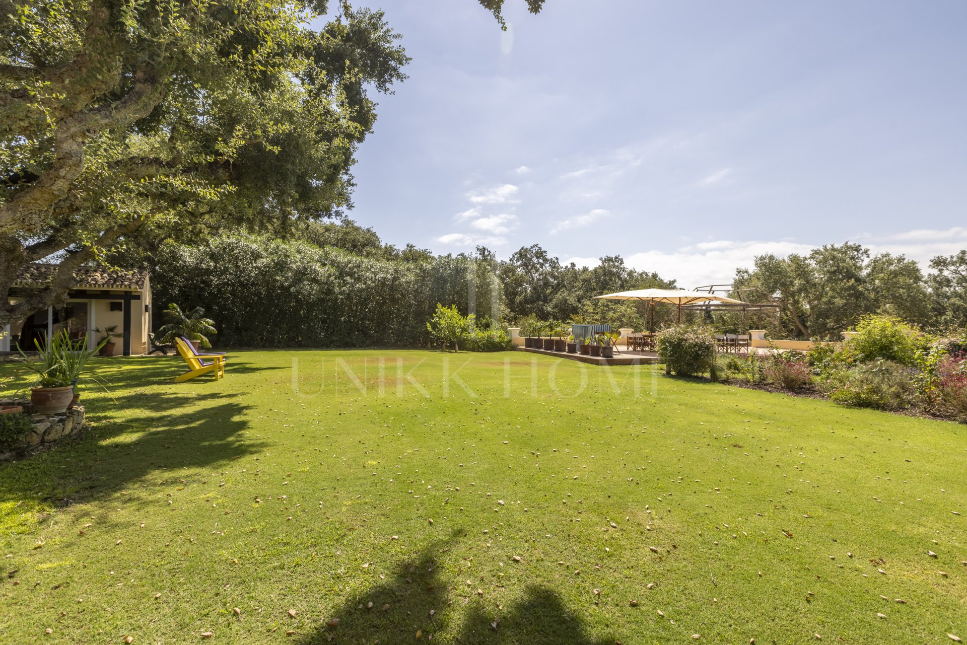 EXCLUSIVE ANDALUCIAN-STYLE VILLA ON TWO INDEPENDENT PLOTS STEPS FROM THE REAL CLUB VALDERRAMA-SOTOGRANDE ALTO