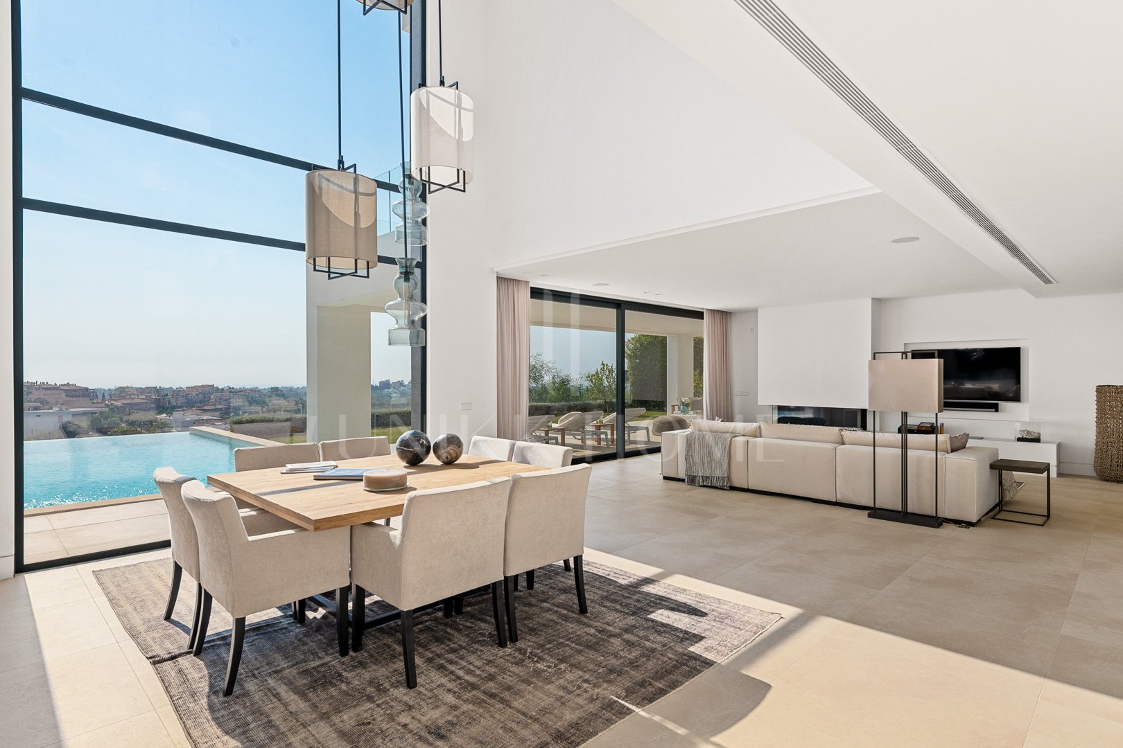 Penthouse villa in La Alqueria with panoramic seaviews
