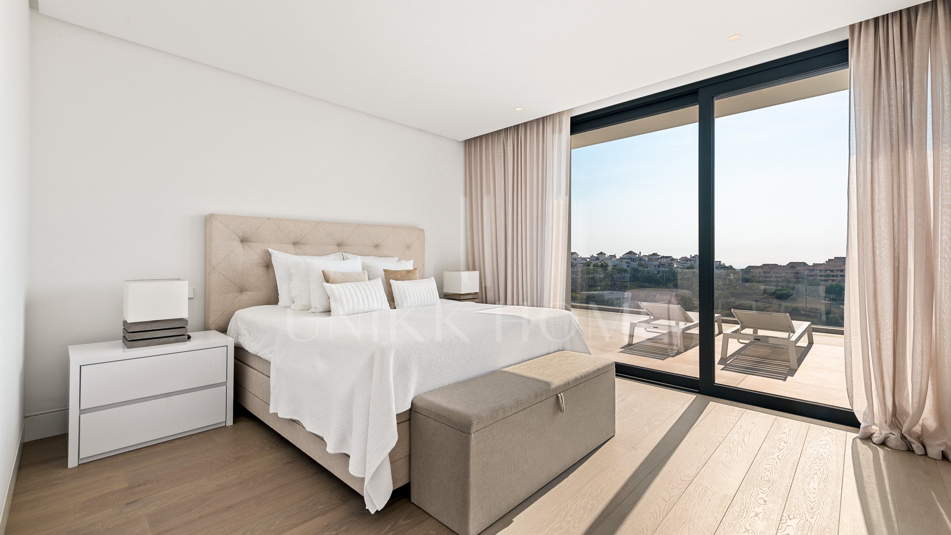 Penthouse villa in La Alqueria with panoramic seaviews