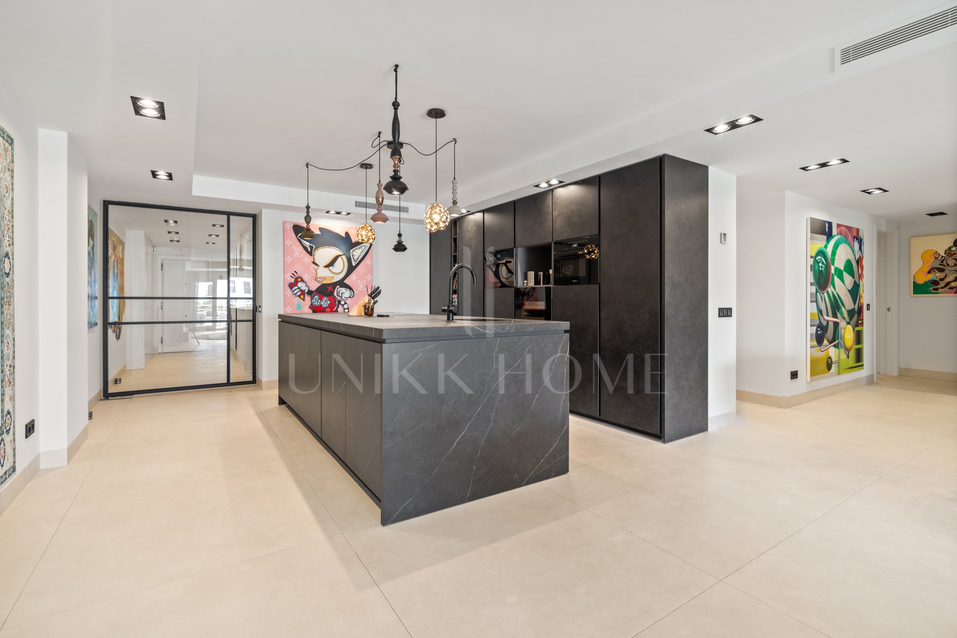 Stunning Fully Renovated 4-Bedroom Apartment in Playas del Duque – Puerto Banús