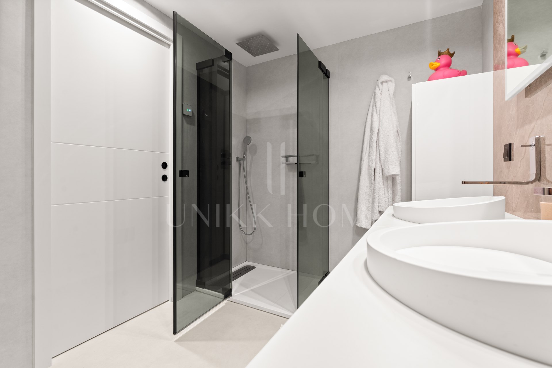 Stunning Fully Renovated 4-Bedroom Apartment in Playas del Duque – Puerto Banús
