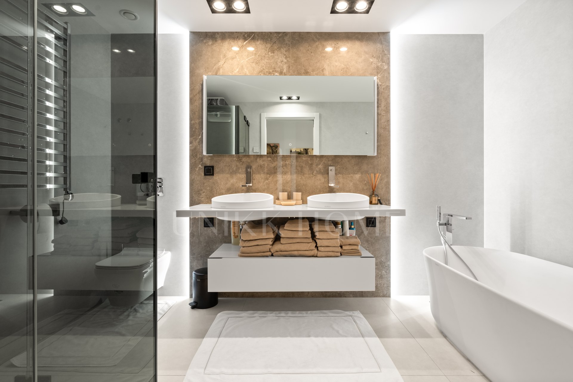 Stunning Fully Renovated 4-Bedroom Apartment in Playas del Duque – Puerto Banús