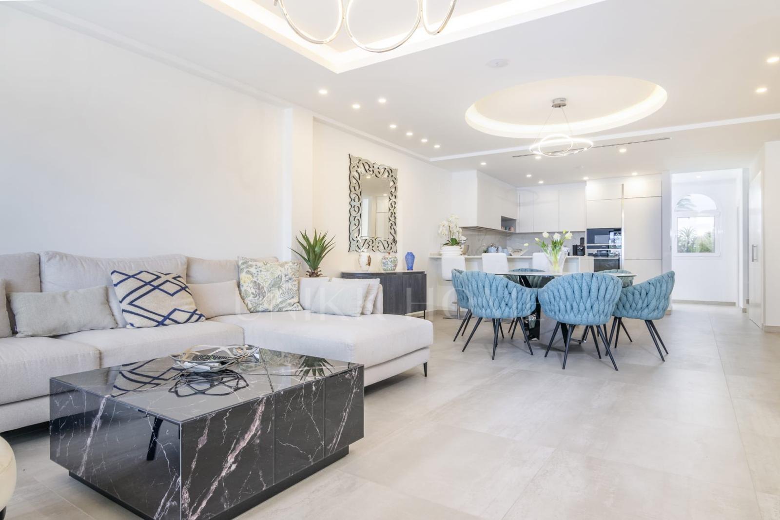 Luxury Duplex Penthouse for sales in Villa Marina, Marbella, Walking Distance to Puerto Banús and the Beach