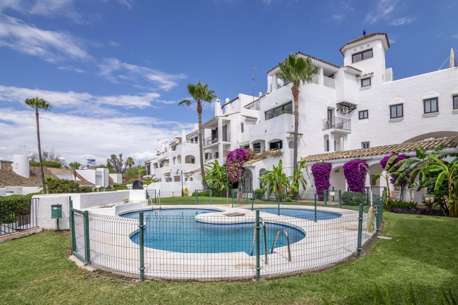 Luxury Duplex Penthouse for sales in Villa Marina, Marbella, Walking Distance to Puerto Banús and the Beach