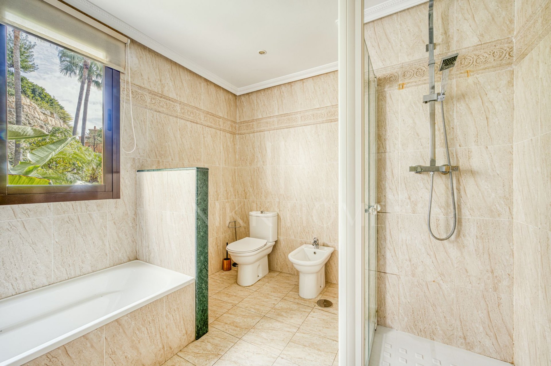 Luxury Elevated Ground Floor Apartment in Las Lomas del Conde Luque – Benahavís