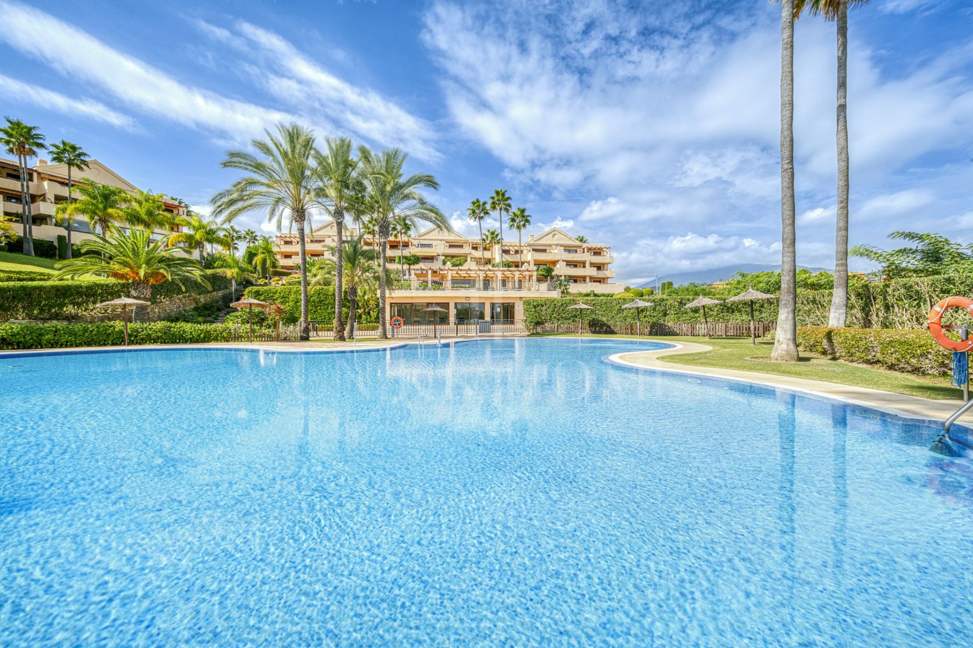 Luxury Elevated Ground Floor Apartment in Las Lomas del Conde Luque – Benahavís