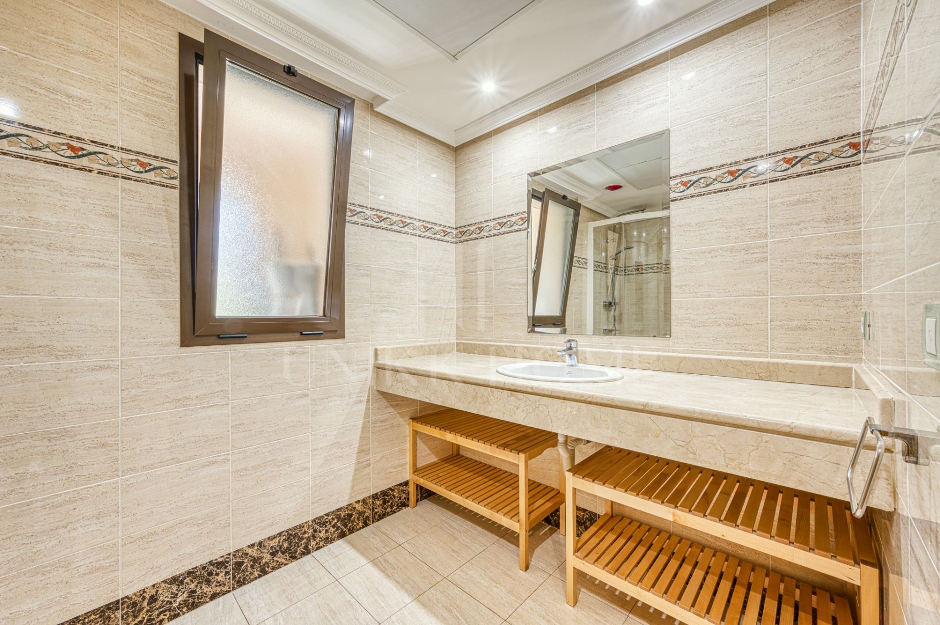 Luxury Elevated Ground Floor Apartment in Las Lomas del Conde Luque – Benahavís