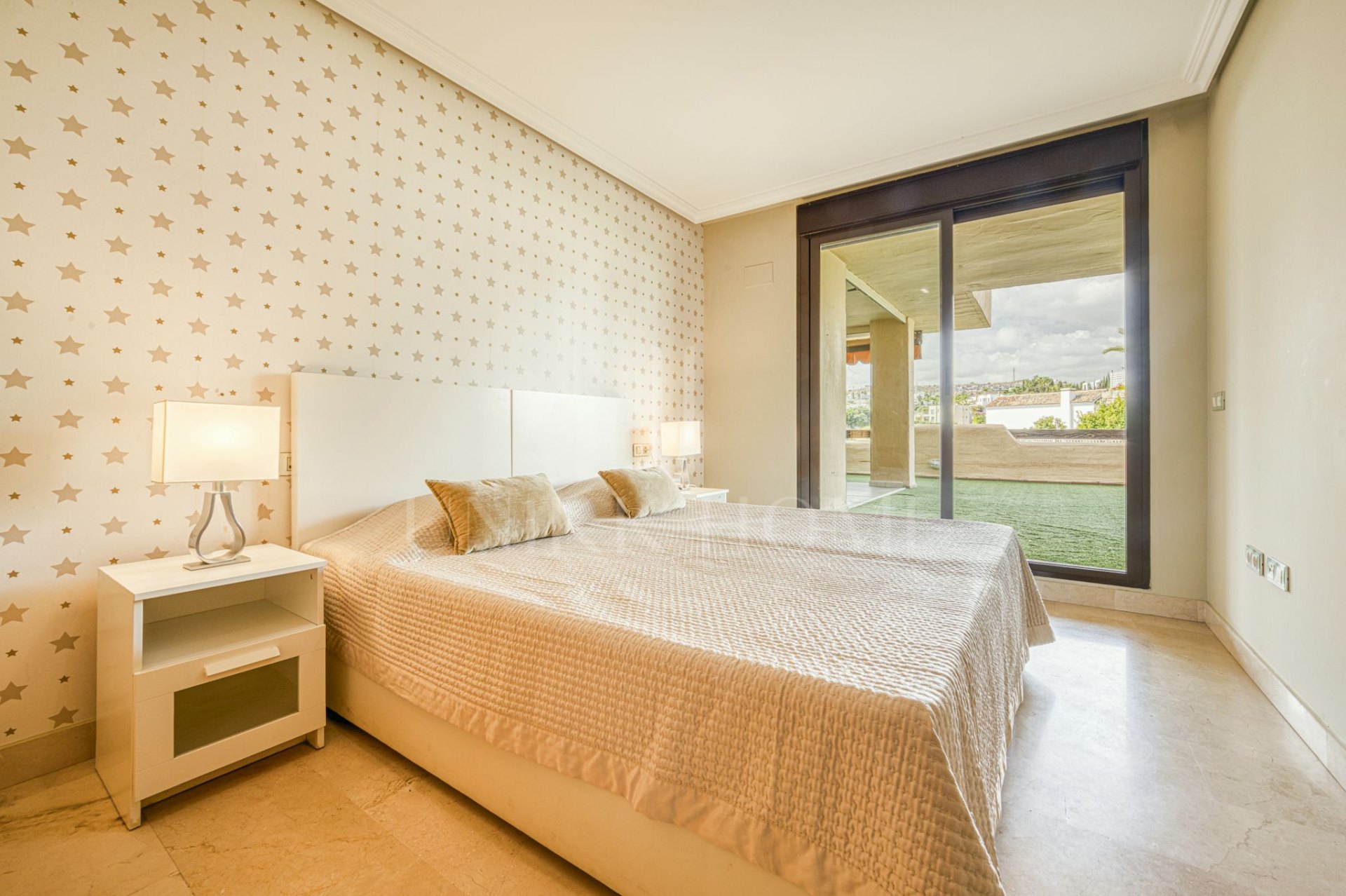 Luxury Elevated Ground Floor Apartment in Las Lomas del Conde Luque – Benahavís