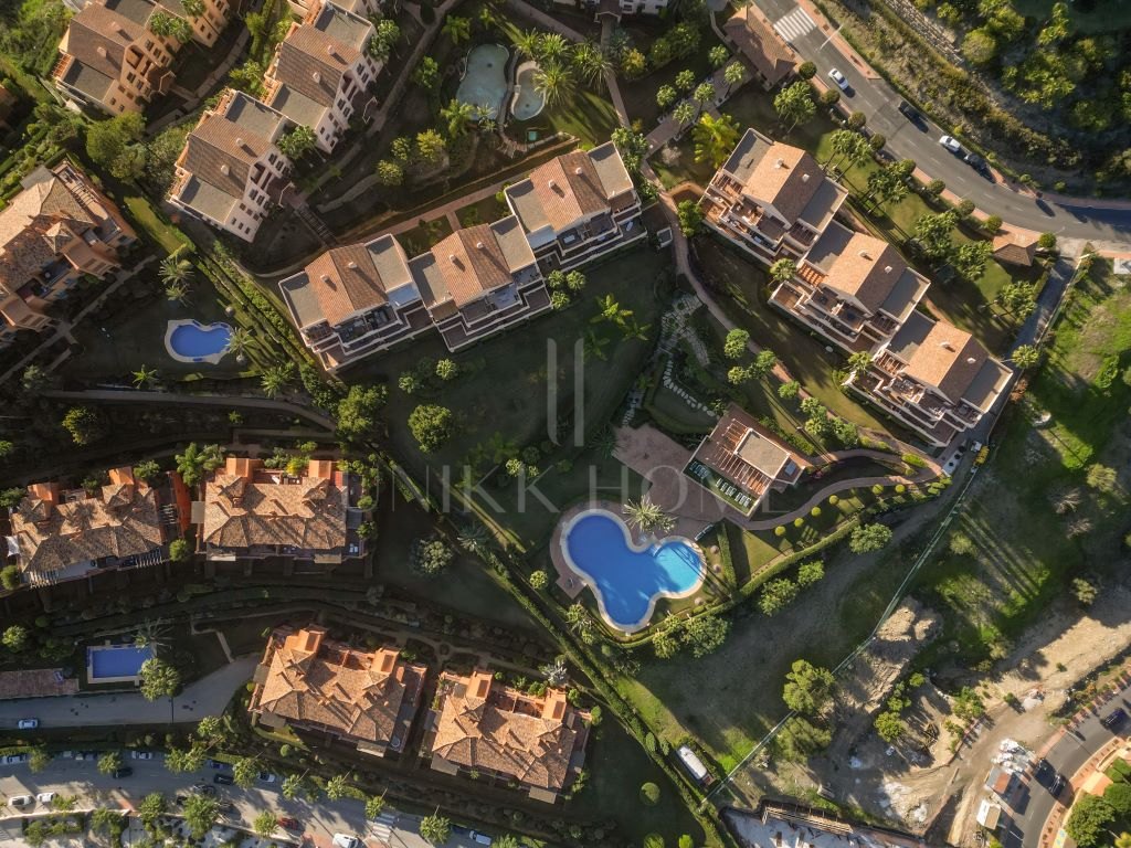 Luxury Elevated Ground Floor Apartment in Las Lomas del Conde Luque – Benahavís