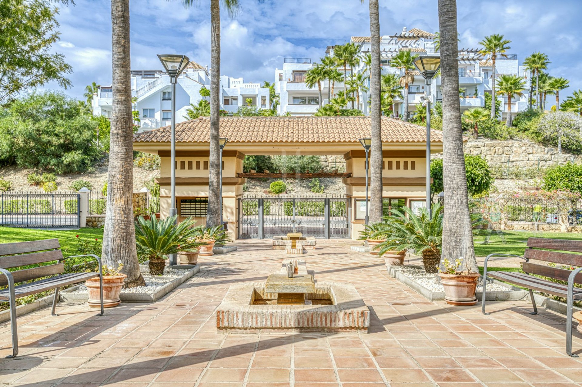 Luxury Elevated Ground Floor Apartment in Las Lomas del Conde Luque – Benahavís