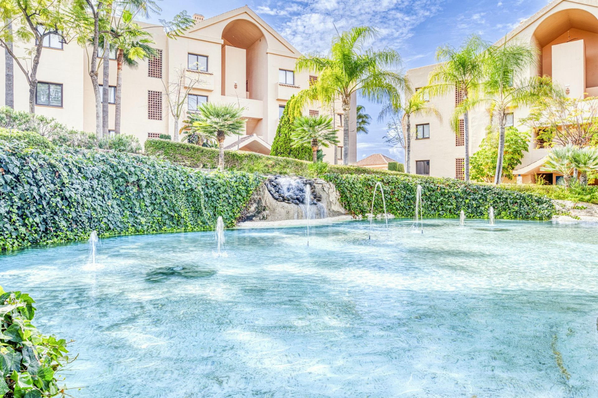 Luxury Elevated Ground Floor Apartment in Las Lomas del Conde Luque – Benahavís