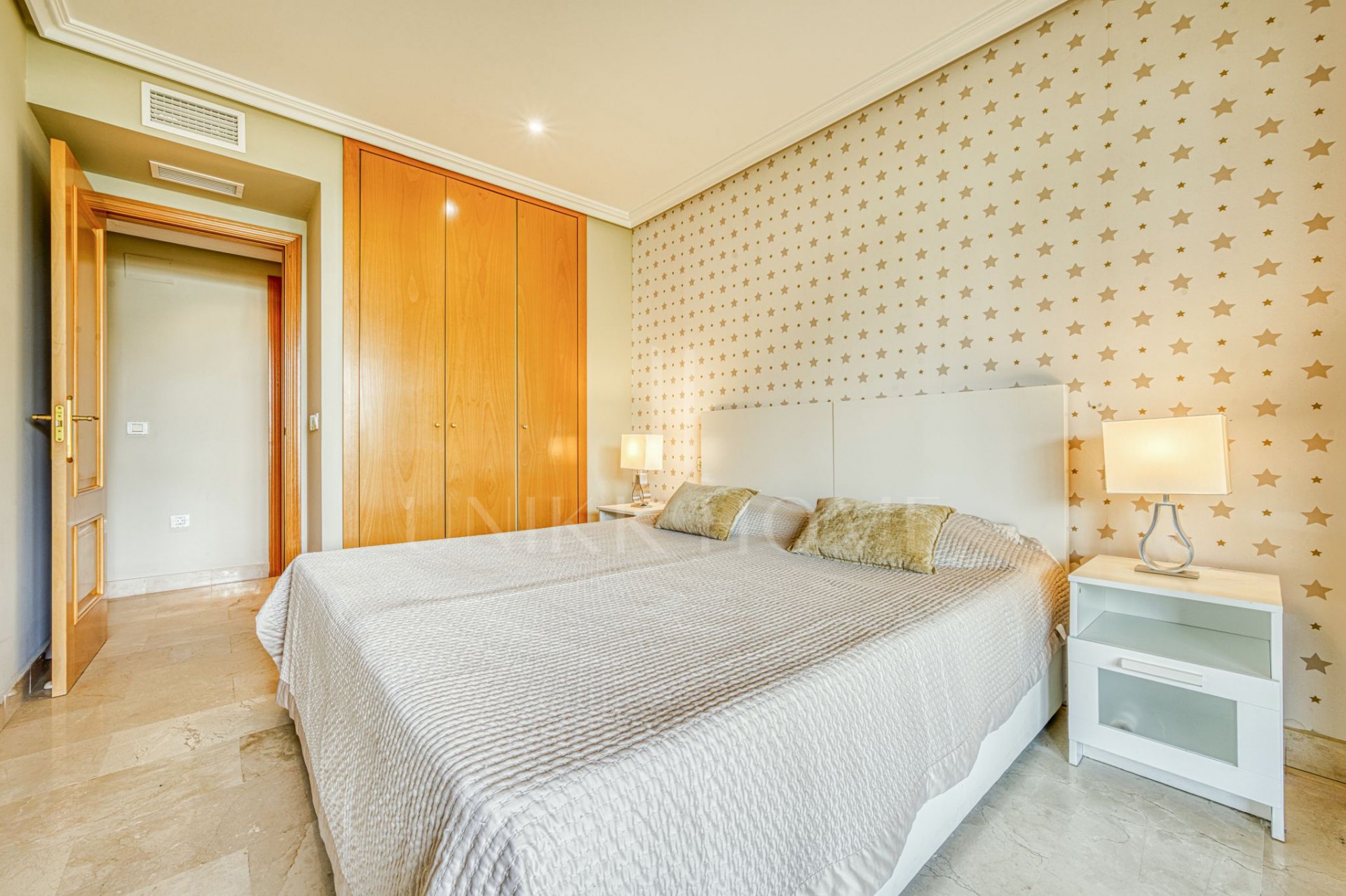 Luxury Elevated Ground Floor Apartment in Las Lomas del Conde Luque – Benahavís