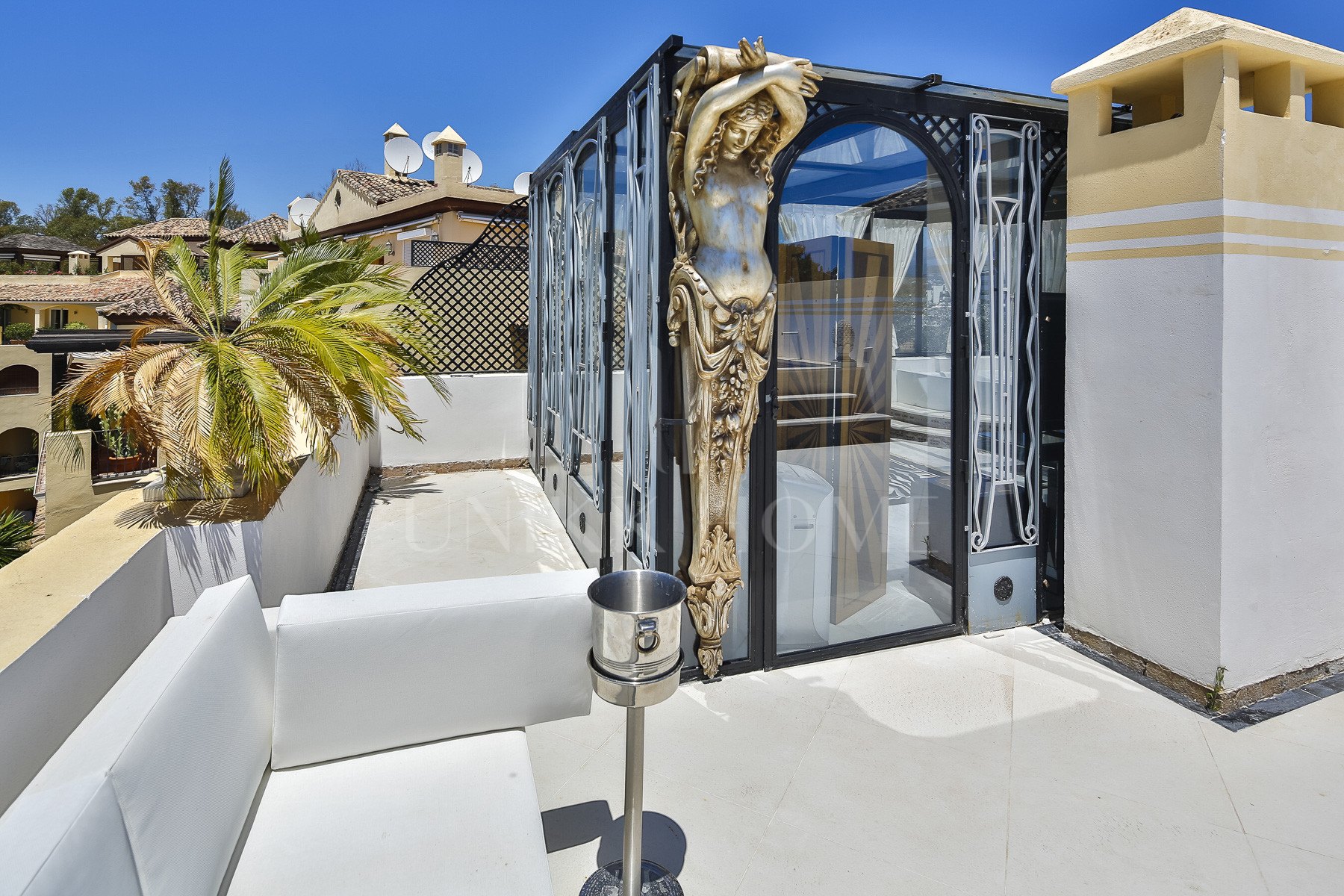 Excepcional Ático Dúplex Art Decó en Primera Línea de Golf – Guadalmina Alta, Marbella