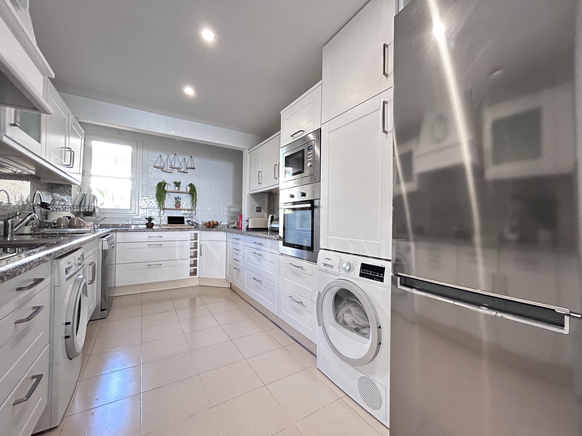 Apartamento en venta en Cabopino, Marbella Este