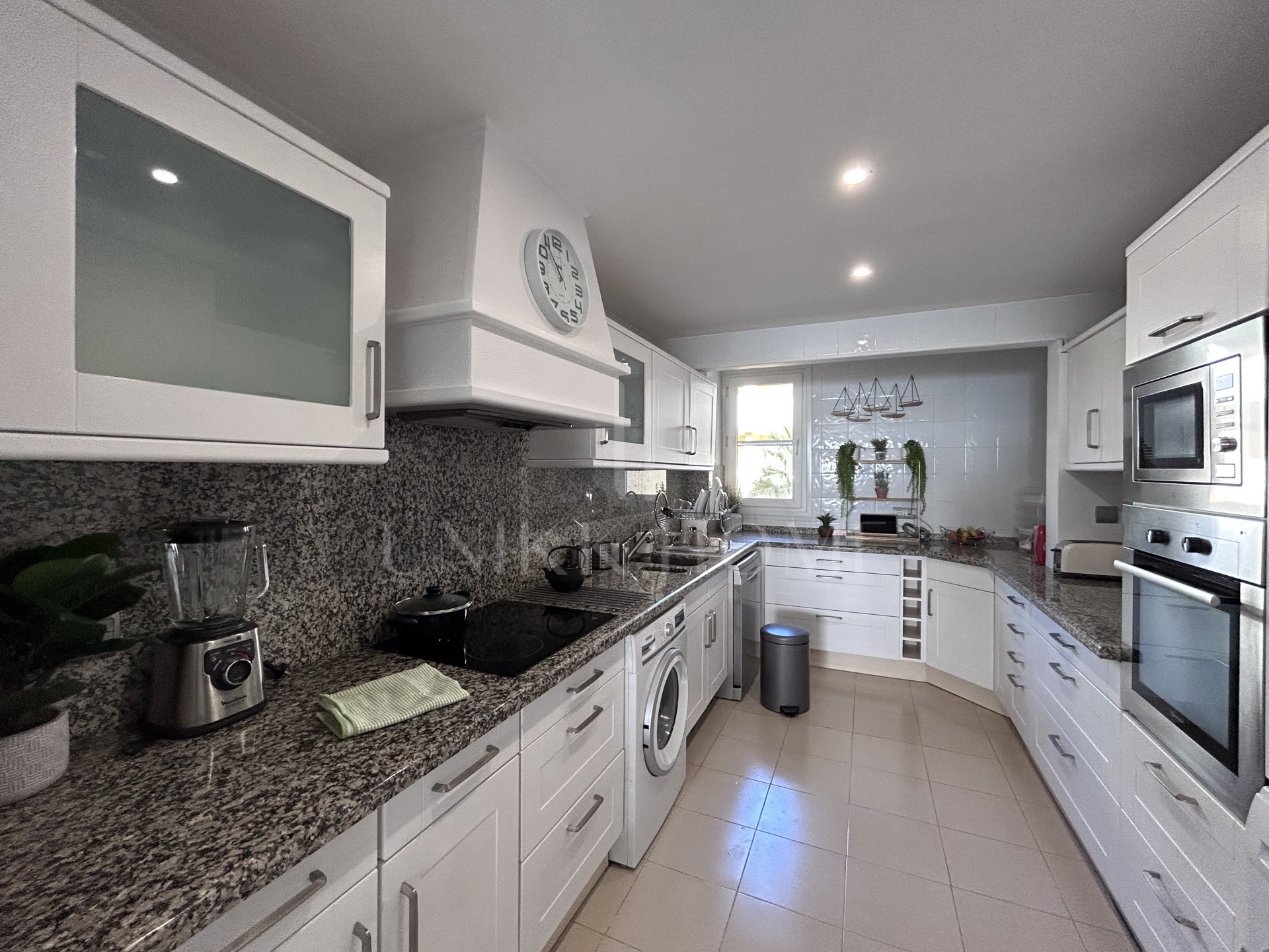 Apartamento en venta en Cabopino, Marbella Este