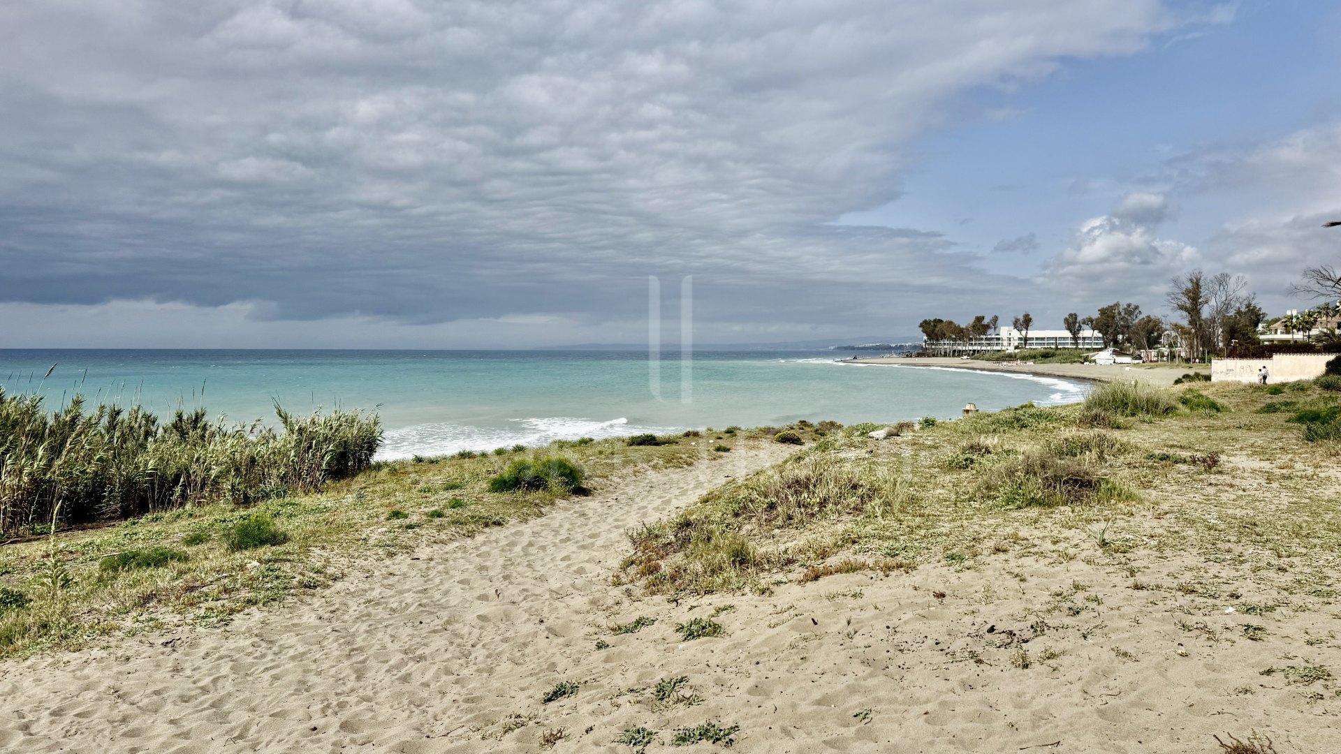 Exclusive Beachside Villa Just 100 Metres from the Sea | 1.983 m² Plot | New Golden Mile, Estepona