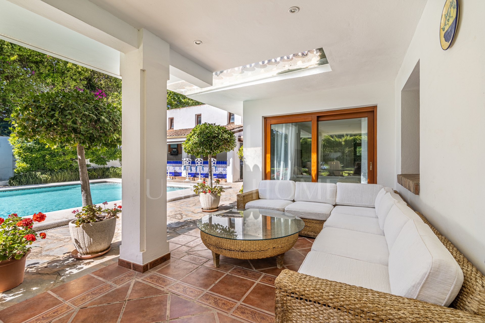 Exclusive Beachside Villa Just 100 Metres from the Sea | 1.983 m² Plot | New Golden Mile, Estepona
