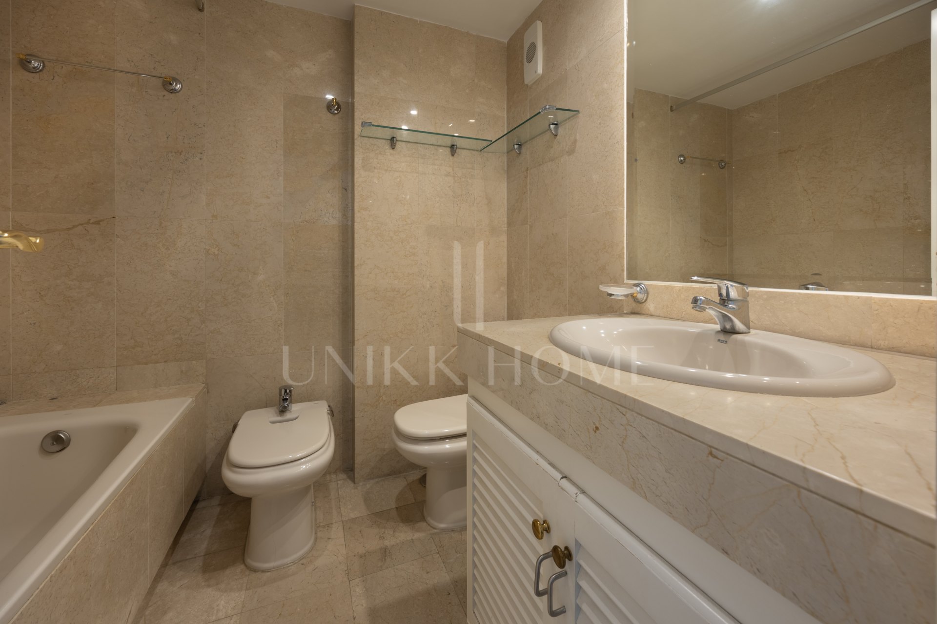 APARTMENT IN SEÑORÍO DE ALOHA, NUEVA ANDALCÍA