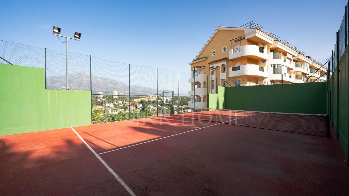 APARTMENT IN SEÑORÍO DE ALOHA, NUEVA ANDALCÍA
